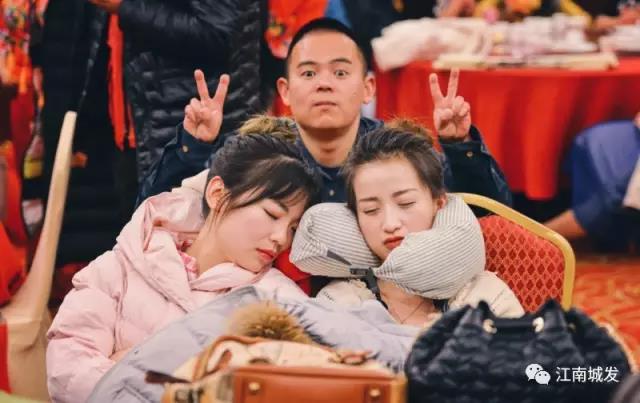 候場(chǎng)間隙補(bǔ)覺 候場(chǎng)間隙補(bǔ)覺